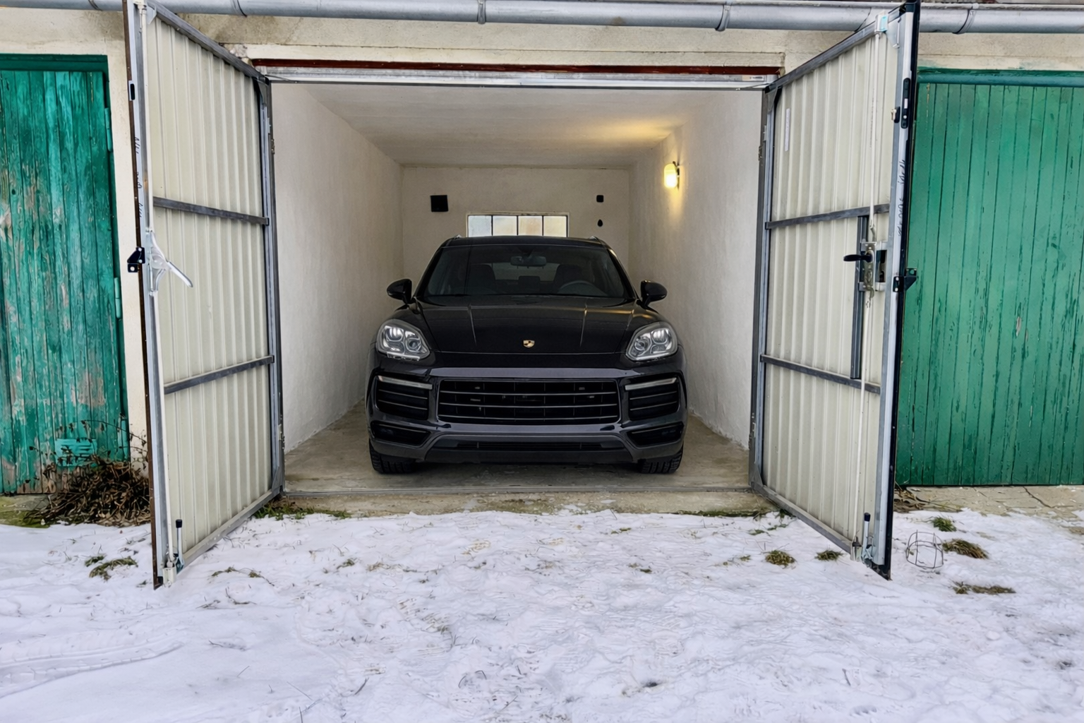 Prodej samostatné garáže na vlastním pozemku v Roztokách u Prahy